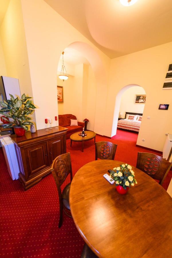 Apartament Baroc Тимишоара Экстерьер фото